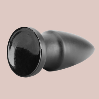 A side view of the black anal plug, from this angle the base can be seen, it shows the sucker that can be attached to a wall.