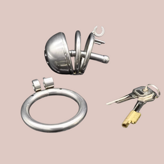 Showing the individual elements that make up the Ultra Urethral Standard, the cage, base ring, integral lock and 2 keys.